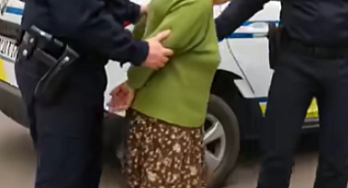 zavallı yaşlı kadın