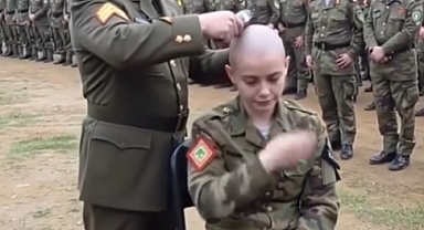 Erin Saçını Kestirdi