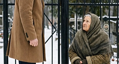 mezarlığın kapısında